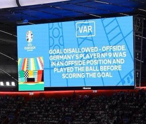 开云体育官网-欧洲杯上VAR又好使了？直到来了英超裁判……