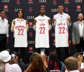 开云体育入口-【观察】新秀加盟提升球队防守 火箭加速年轻化进程