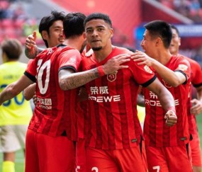 开云体育下载-中超前四的不同剧本：海港高开低走 泰山浙江逆袭