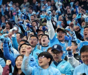 开云体育入口-中超上座人数再创纪录！单轮超30万人现场观看