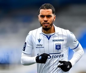 开云体育App-瓦科上赛季在鲁能进球如麻！本赛季续约后却至今未破门，引发热议