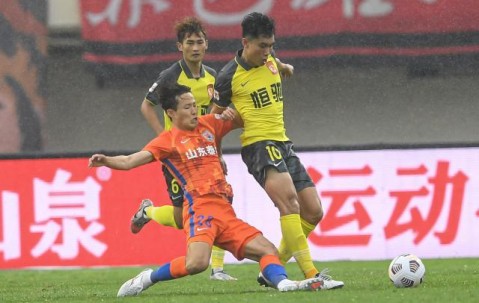 开云体育App-广州队2连胜终结未咬住山东 下轮直接交锋定头名？