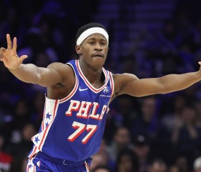 开云体育移动版-埃奇库姆新秀赛季4次单场至少20分+5三分 76人队史第二仅次艾弗森