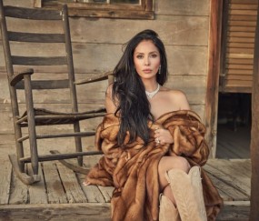 开云体育移动版-瓦妮莎晒照：闺蜜们鼓励我多拍照！甜瓜前妻拉拉：闺蜜就是指我啦