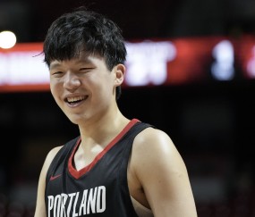 杨瀚森三节10分4板5助，队友全体鼓掌，教练笑开花，NBA官方开吹