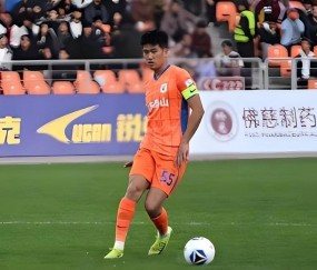 开云体育移动版-彭啸能力被高估了？本轮出现低级失误，球迷直言他上限还不如石柯
